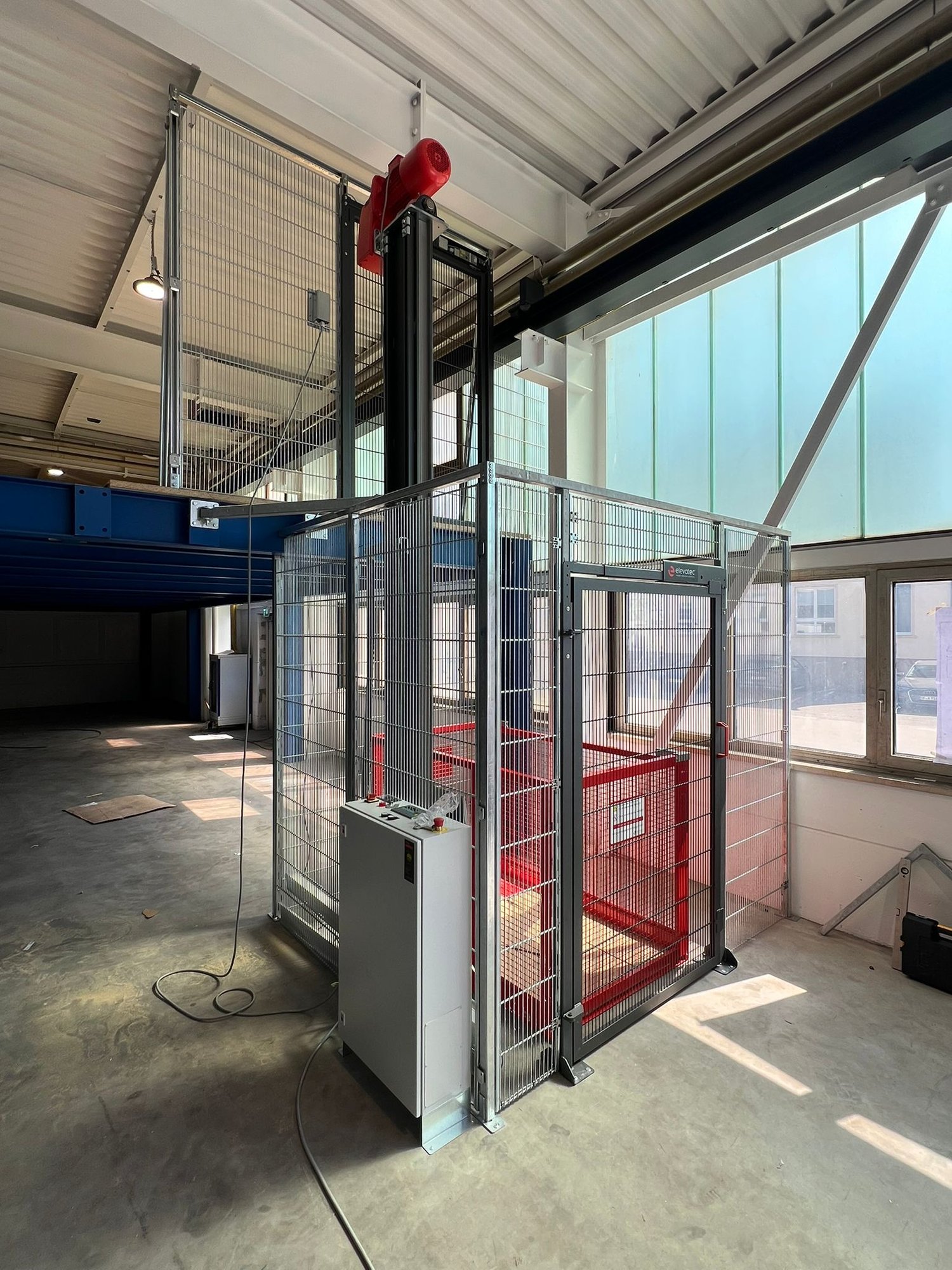 Güteraufzug Lagerbühne 500kg elevatec WEP ESL