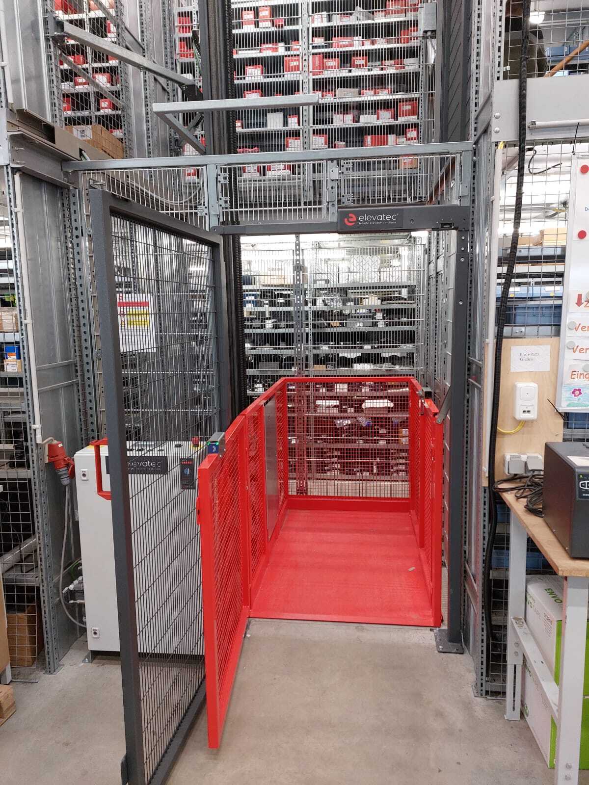 Etagenheber mit Flachbodenkorb