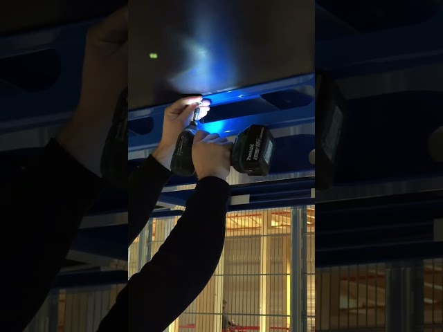 Wohnwägen transportieren mit einem Güteraufzug nach Maschinenrichtlinie