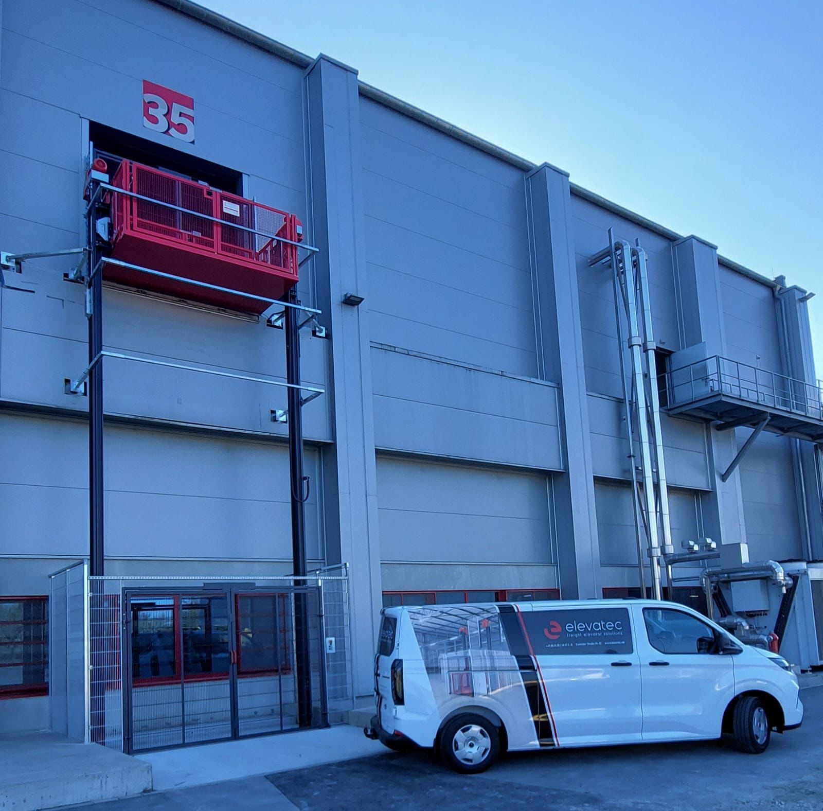 elevatec Lastenaufzüge für den Außenbereich
